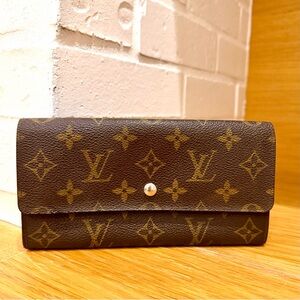 Louis Vuitton Authenticated Monogram Portefeiulle Wallet on Chain